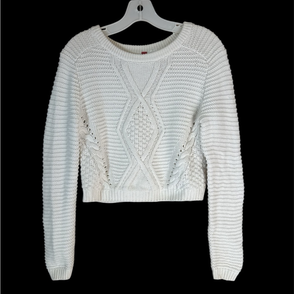 H&M “DIVIDED” CREAM CABLE KNIT TEXTURED SWEATER
NWOT SIZE - S